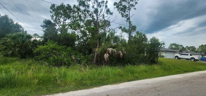 Property Photo: 22436 Donalda Avenue FL 33954