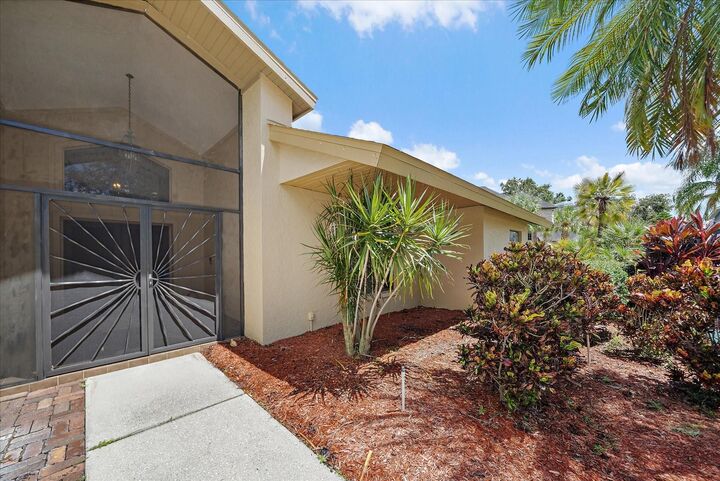 Property Photo: 2910 Old Orchard Lane FL 34219