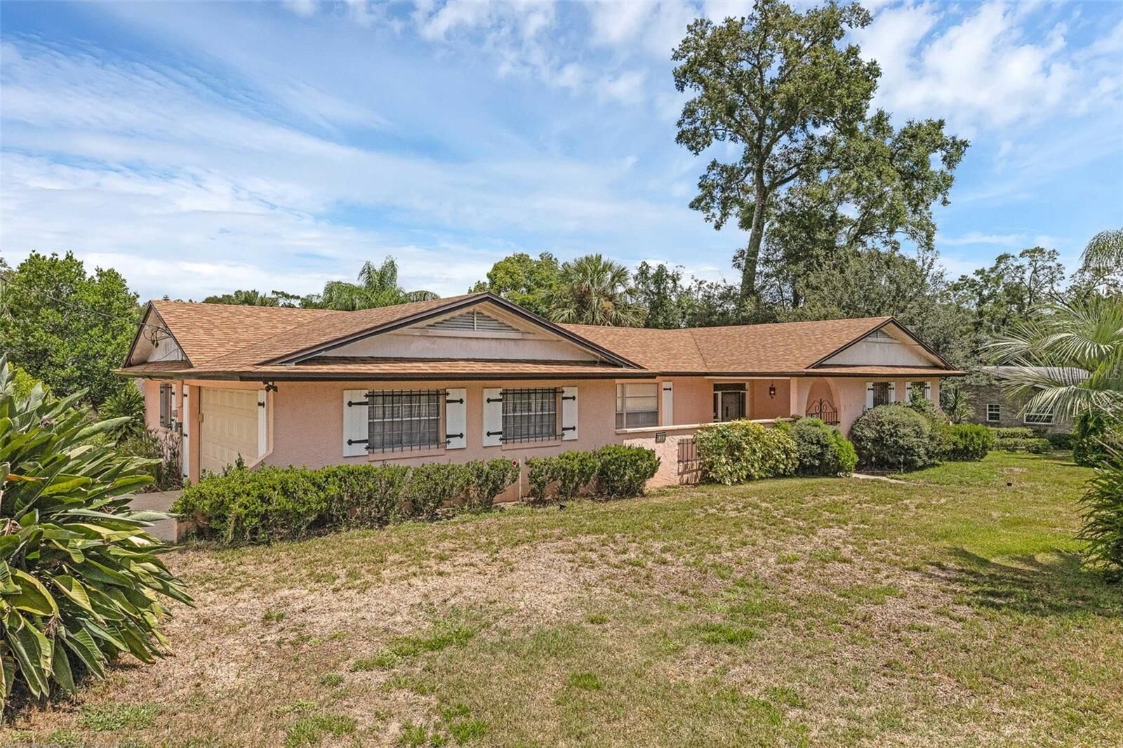 Property Photo: 1203 N Amelia Avenue FL 32724