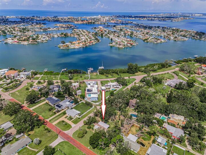 Property Photo: 645 Villagrande Avenue S FL 33707