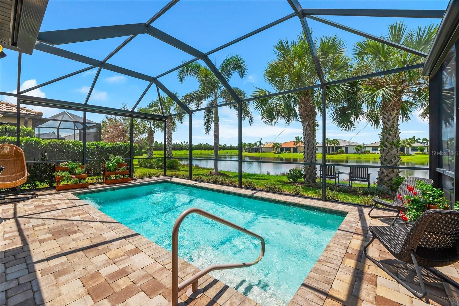 Property Photo: 7612 Kirkland Cove FL 34202