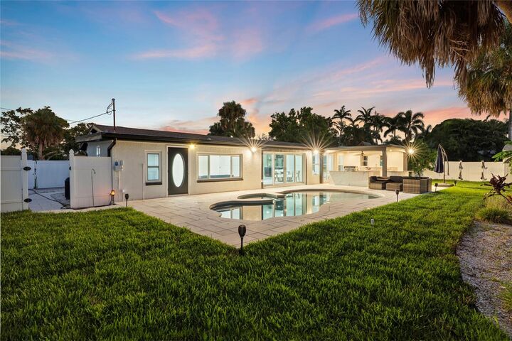 Property Photo:  4440 Huntington Street NE  FL 33703 