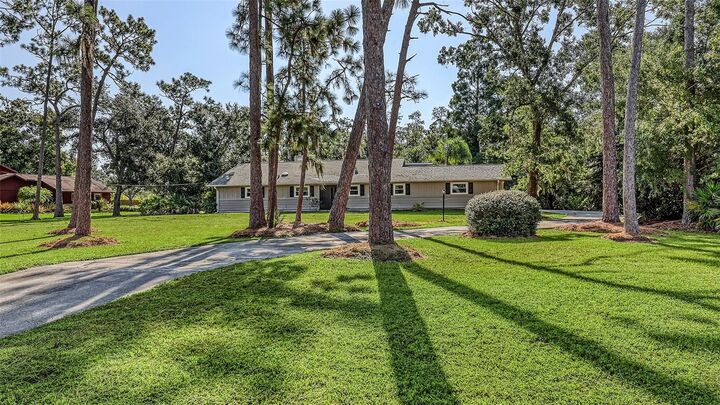 Property Photo: 6104 Braden Run FL 34202