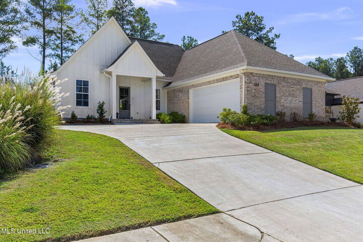 Property Photo:  124 Seymour Drive  MS 39110 
