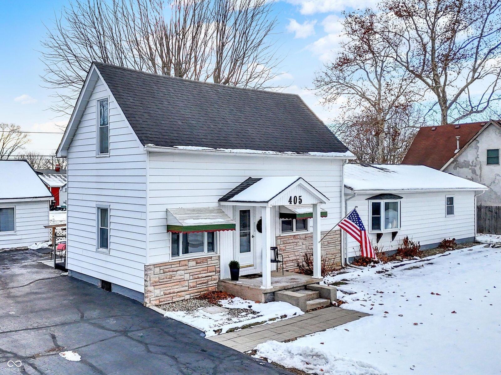 Property Photo: 405 E Howard Avenue IN 46030