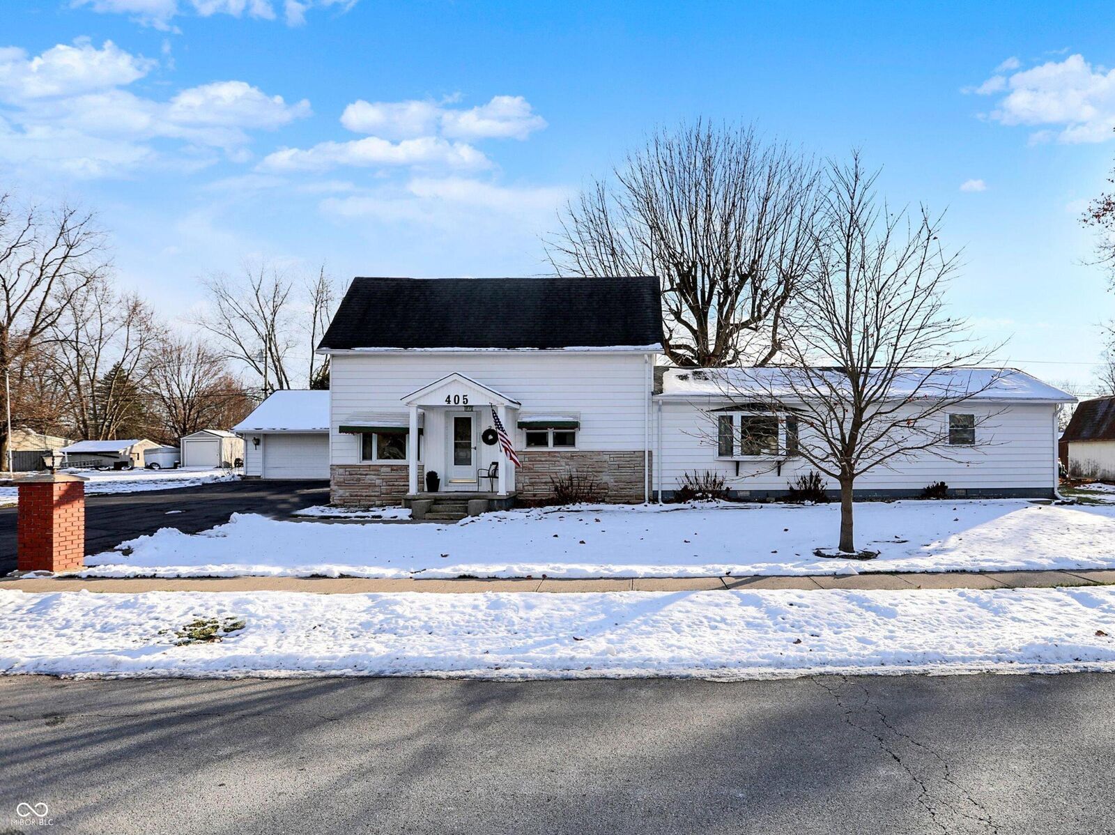 Property Photo: 405 E Howard Avenue IN 46030