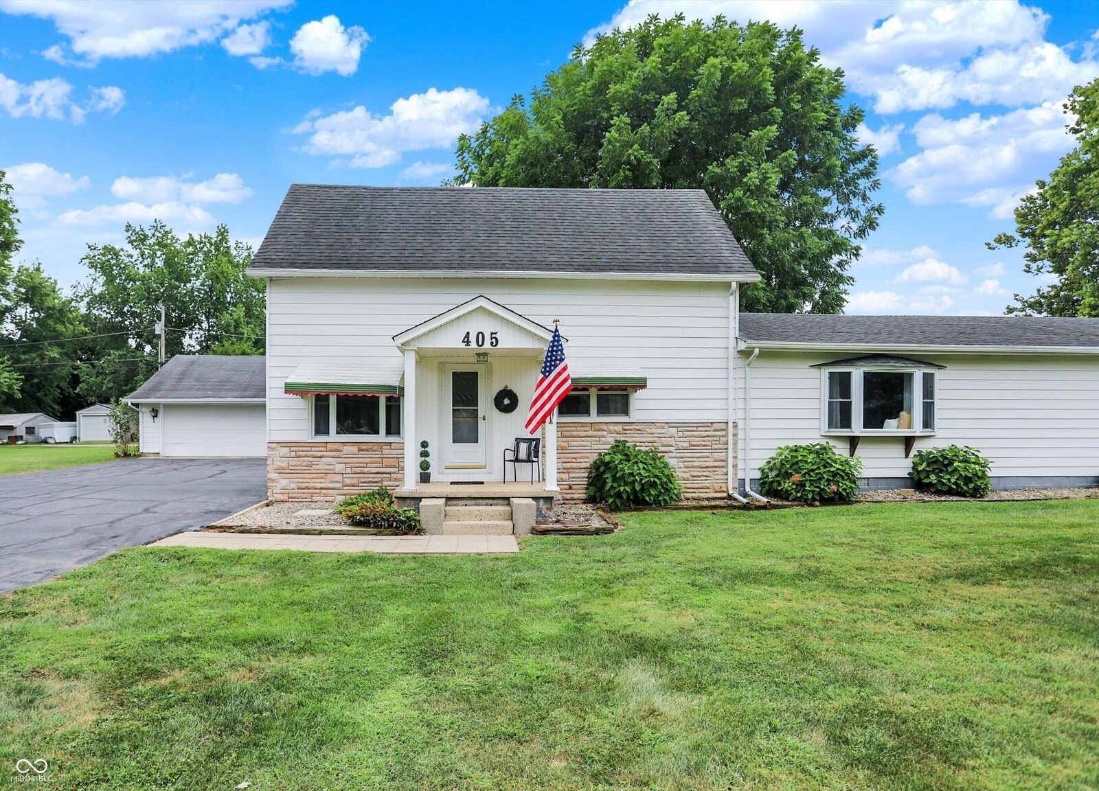 Property Photo: 405 E Howard Avenue IN 46030