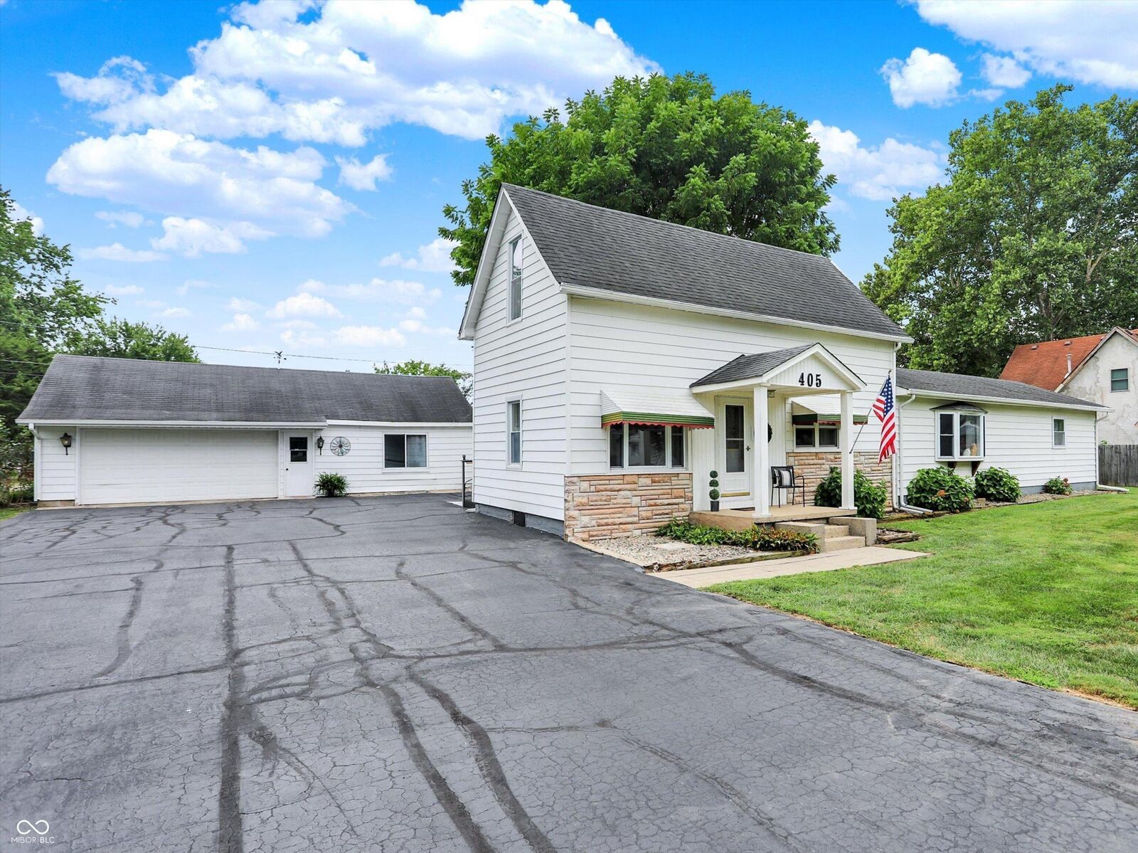 Property Photo: 405 E Howard Avenue IN 46030