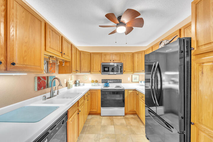 Property Photo:  N21w24352 Cumberland Dr 31I  WI 53072 