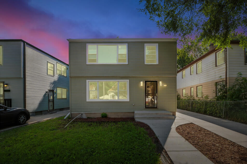 Property Photo: 4960 N 48th St 4962 WI 53218