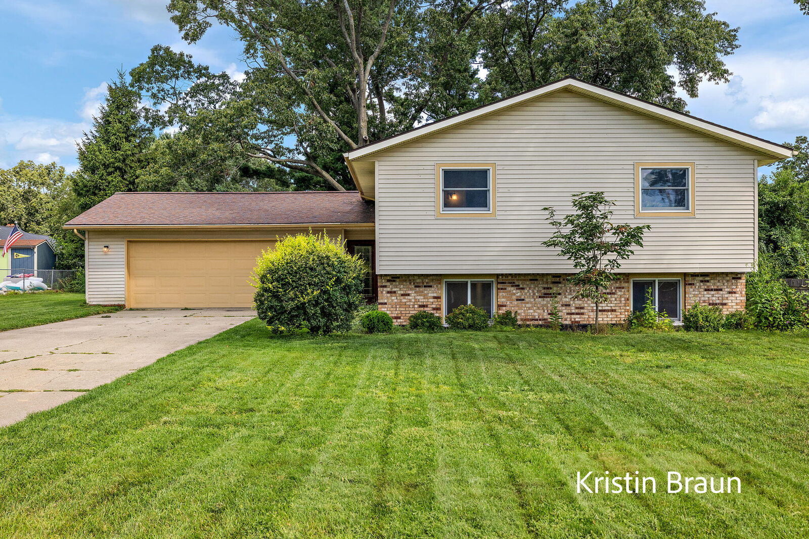 Property Photo: 1616 Westwind Court MI 49445