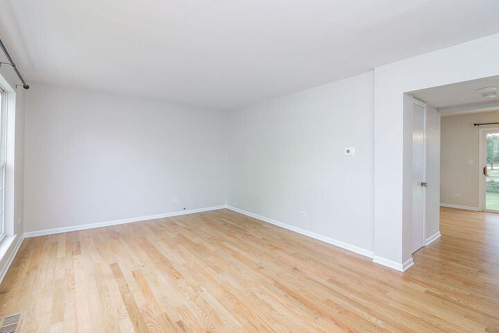 Property Photo: 939 Lowell Lane IL 60540