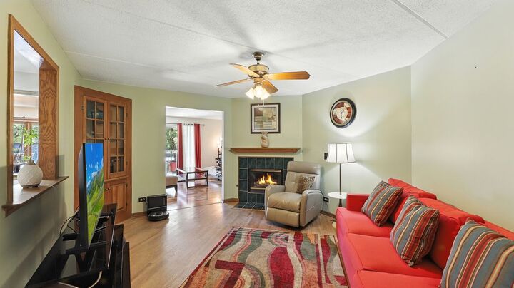 Property Photo: 6980 W Touhy Avenue 202 IL 60714