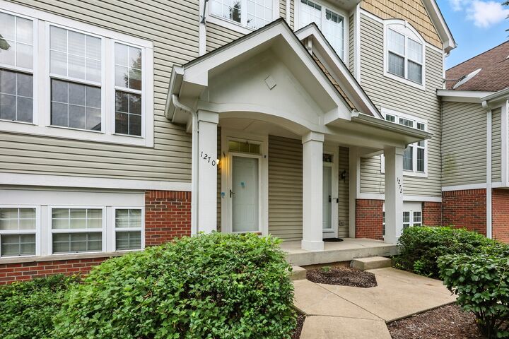 Property Photo: 1270 Georgetown Way IL 60061