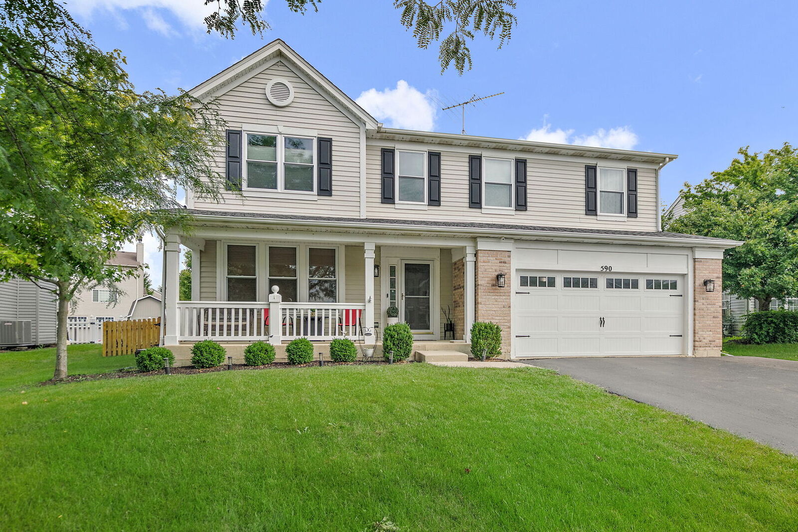 Property Photo: 590 Chesterfield Lane IL 60177