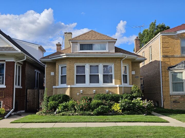 6008 W Dakin Street  Chicago IL 60634 photo