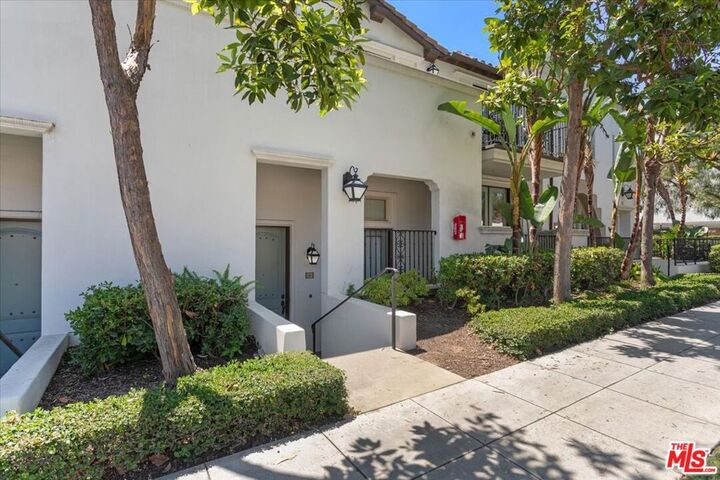 Property Photo: 1749 Grand Avenue 6 CA 90804