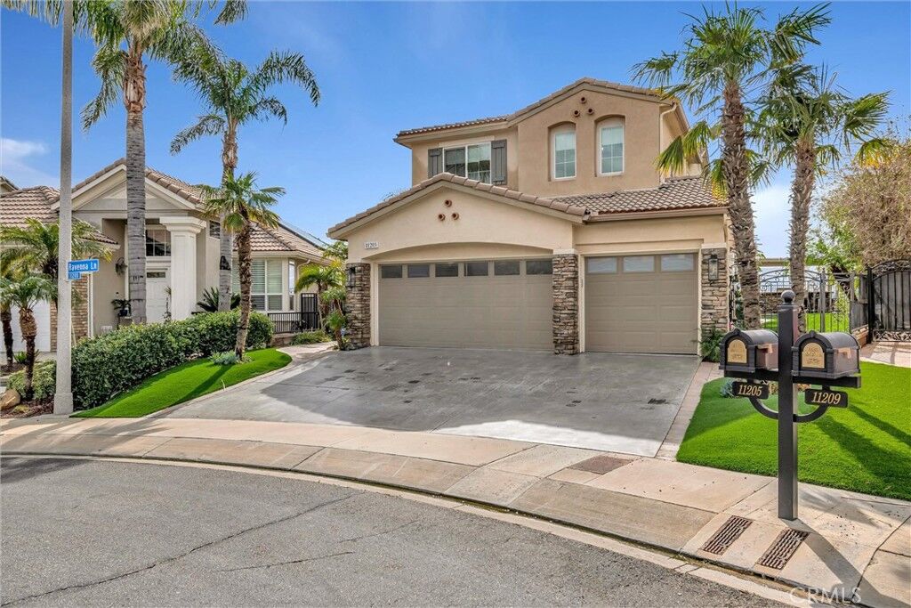 Property Photo: 11205 Ravenna Lane CA 91326