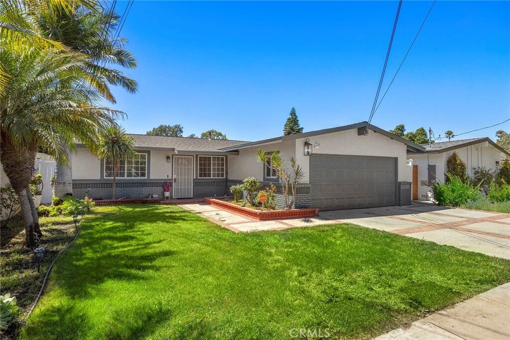 Property Photo: 2211 Avalon St CA 92627