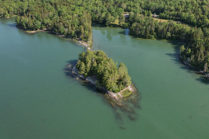 Property Photo: 143 Eagle Point Road ME 04605
