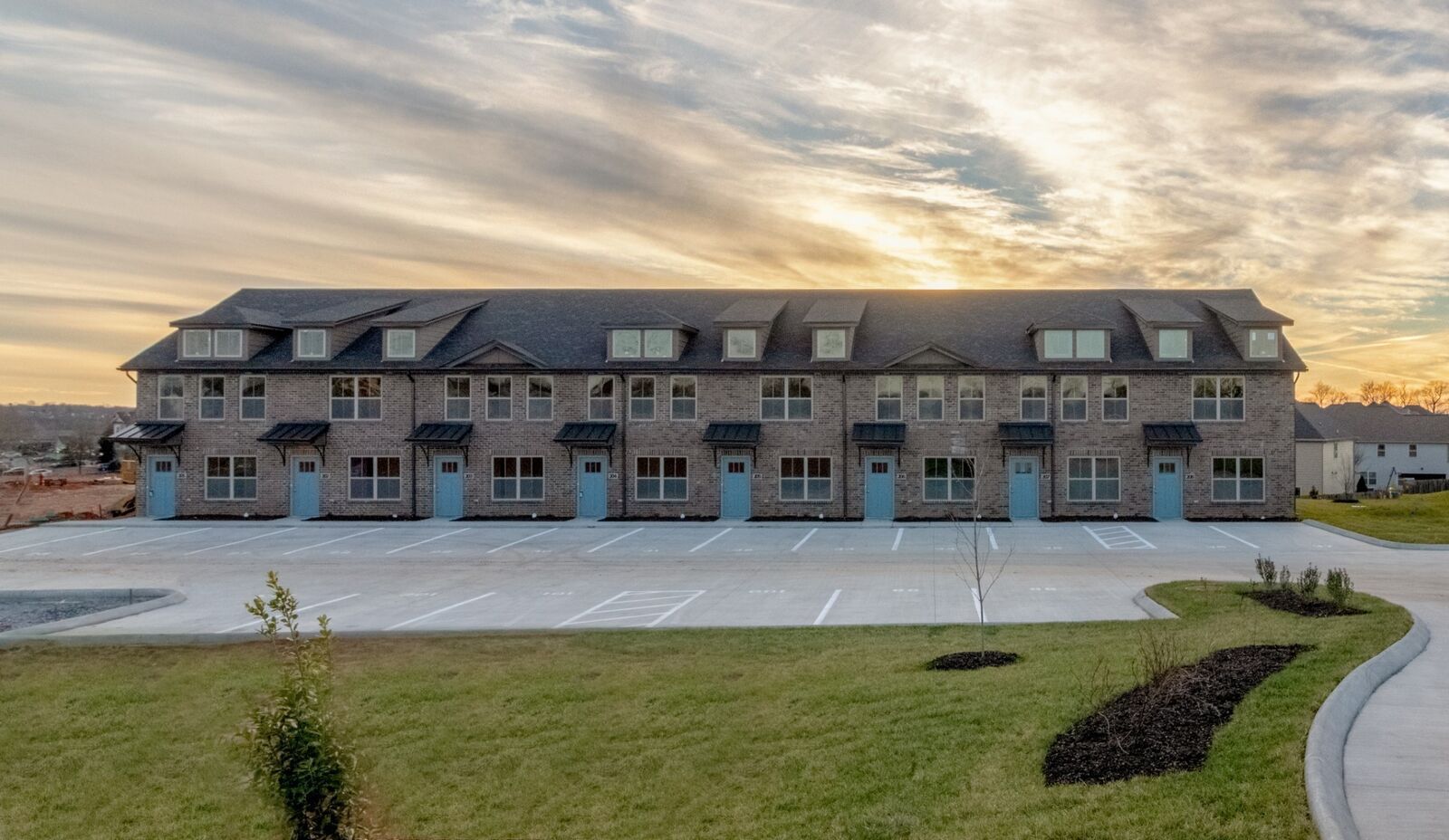 Property Photo: 1000 Henry Place Blvd 806 TN 37042