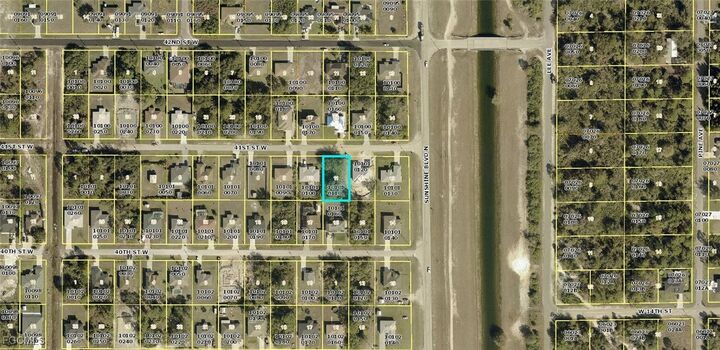 Property Photo: 2505 41st Street W FL 33971
