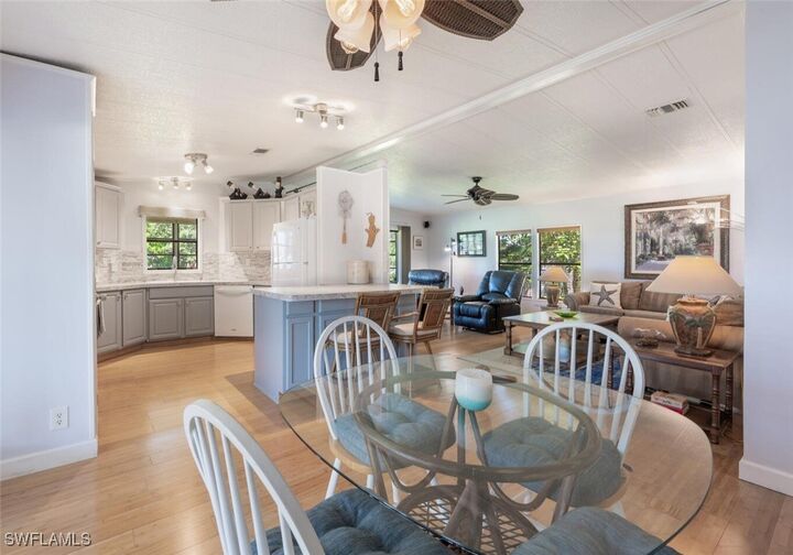 Property Photo: 105 Calais Court FL 34112