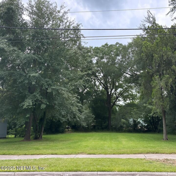 Property Photo: 1622 W 10th Street FL 32209