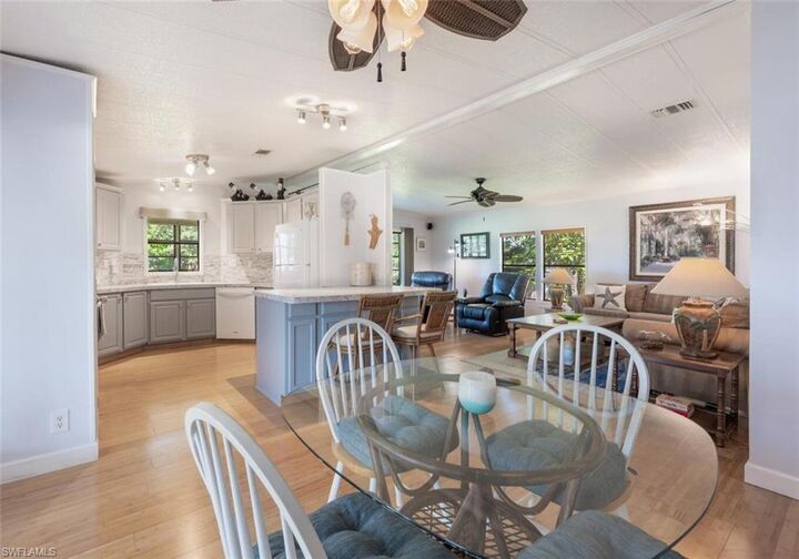 Property Photo: 105 Calais Ct FL 34112