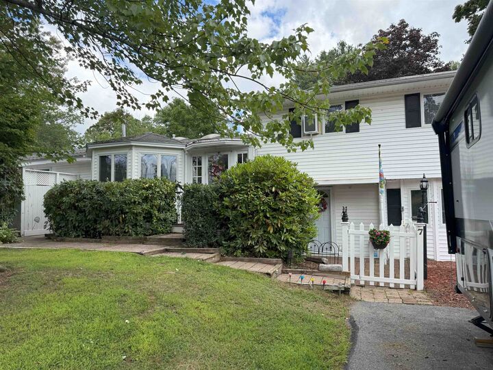 Property Photo: 7 Wellesley Drive NH 03076