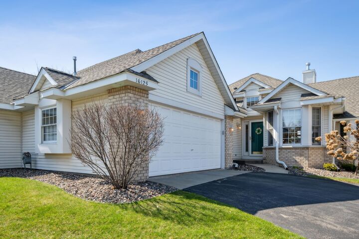 16125 Crystal Hills Drive  Lakeville MN 55044 photo