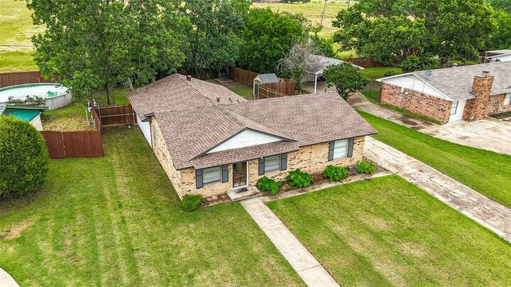 Property Photo: 814 S Western Hills Drive TX 75459