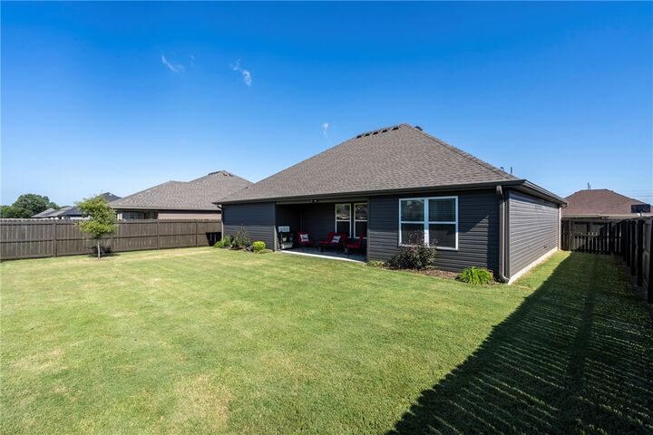 Property Photo: 2002 E Hudson Drive AR 72761