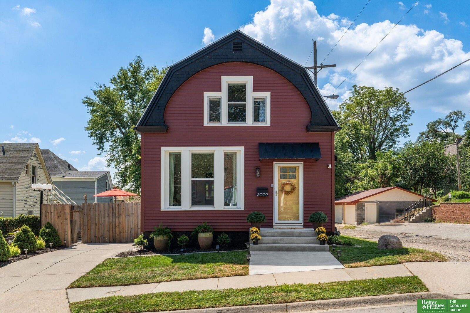 Property Photo: 3009 Poppleton Avenue NE 68105