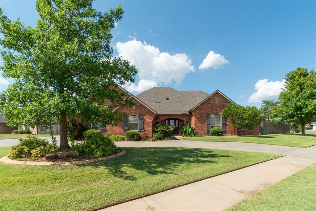 Property Photo: 416 Sunrise Drive OK 73099