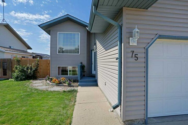 Property Photo: 75 Upland Road W AB T1R 1G7