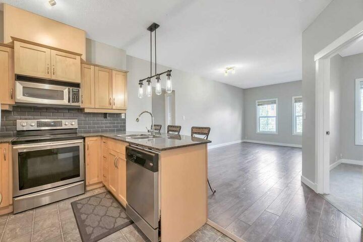 Property Photo:  5605 Henwood Street SW 3209  AB T3E 7R2 