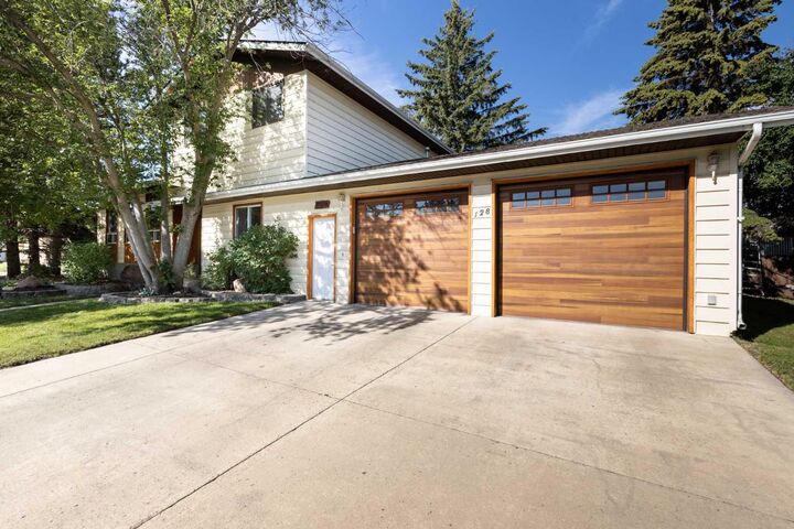 Property Photo:  128 Norby Crescent  AB T4P 2C6 