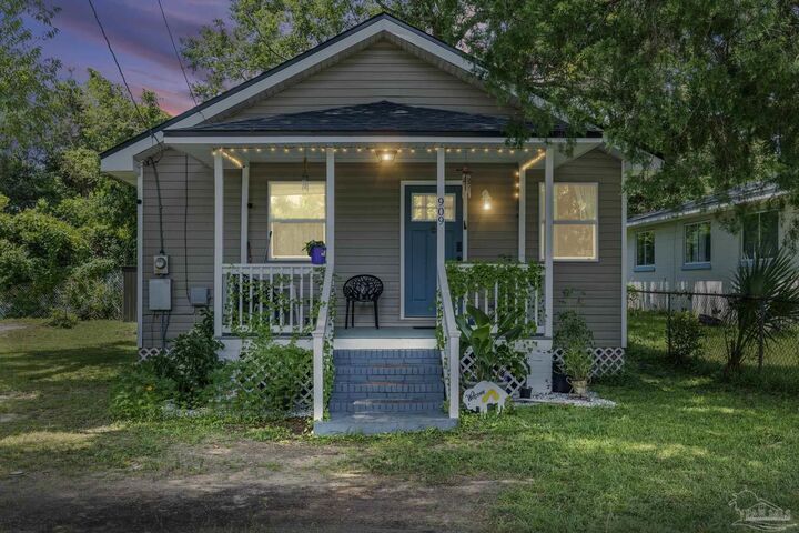 Property Photo: 909 N M St FL 32501