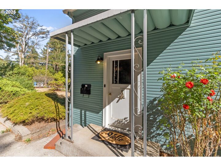 Property Photo: 2965 Olive St OR 97405