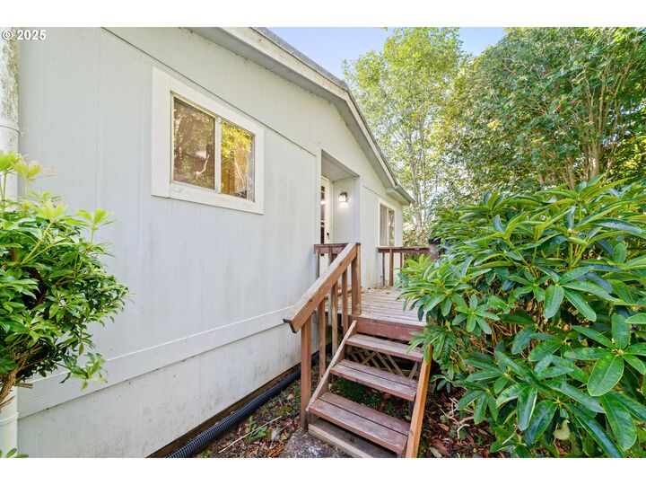 Property Photo:  1057 NE 12th Ave  OR 97136 