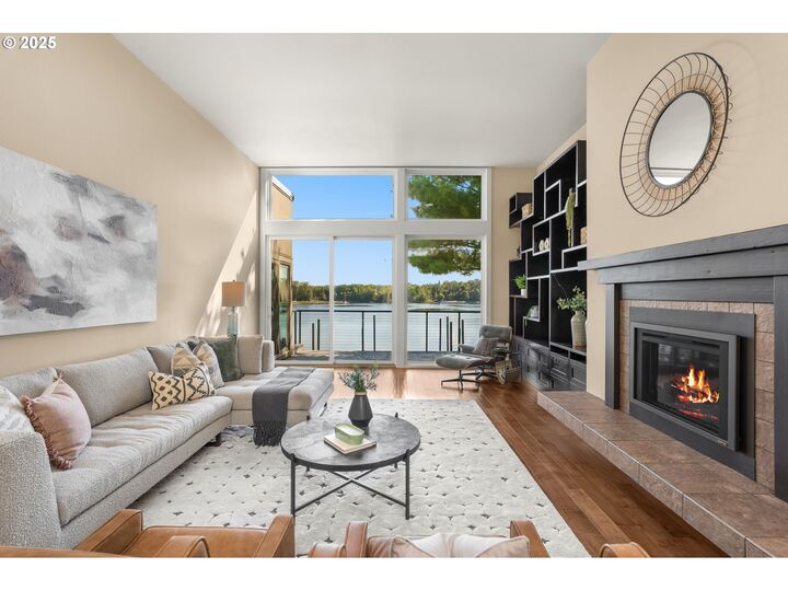 Property Photo:  6122 S Riverpoint Ln 17  OR 97239 