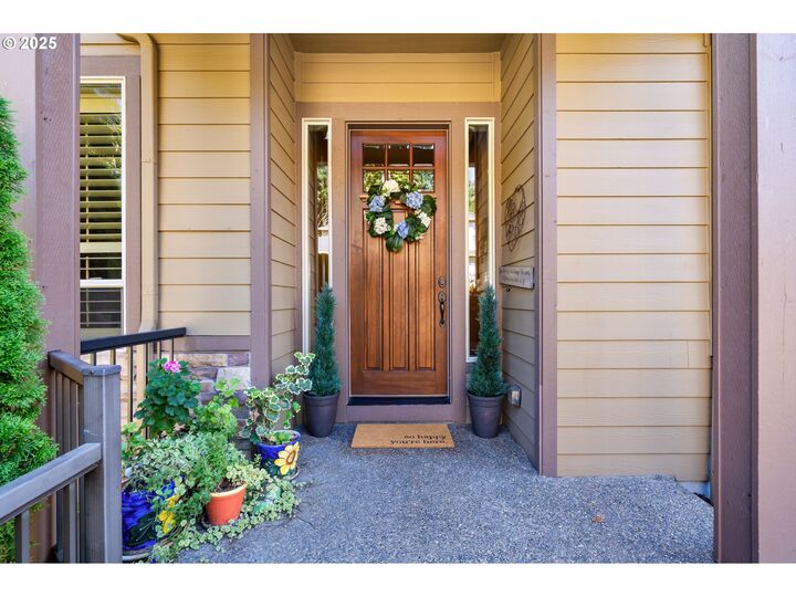 Property Photo: 654 W S St WA 98671