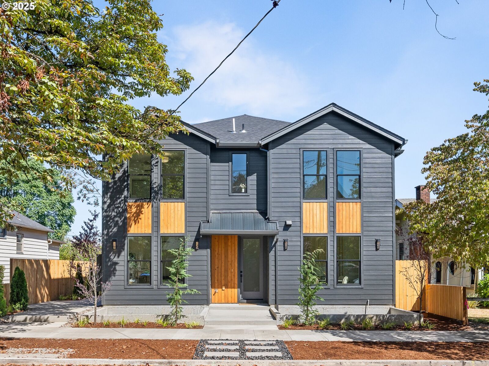 Property Photo: 2081 SE Harold St 1 OR 97202