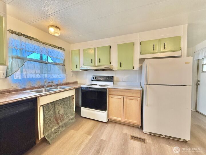Property Photo: 3001 S 288th Street 343 WA 98003