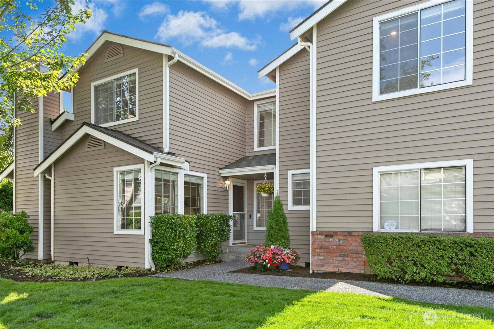 Property Photo: 24325 SE 41st Lane 61 WA 98029