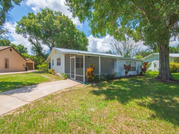 Property Photo:  517 Park Avenue  FL 32958