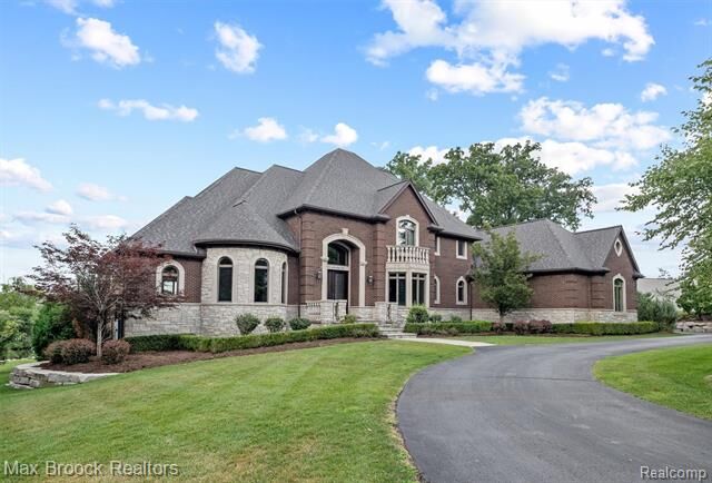 Property Photo: 1456 Lochridge Road MI 48302