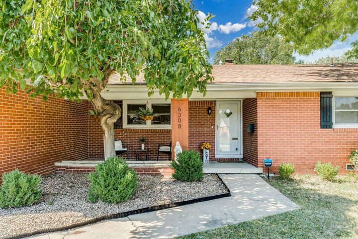 Property Photo: 6308 E Jacqueline St KS 67208
