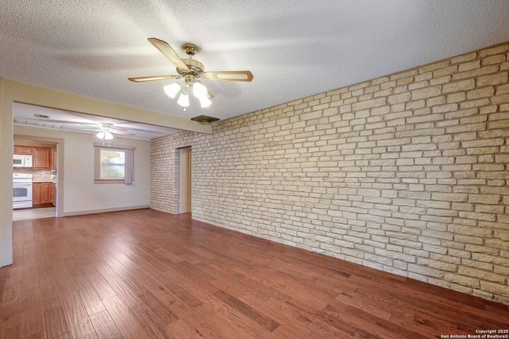 Property Photo:  817 9th Street  TX 78606 